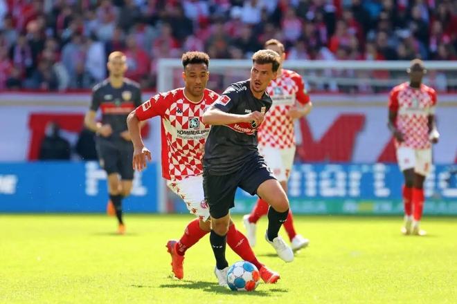 次马拉松中 次马拉松中