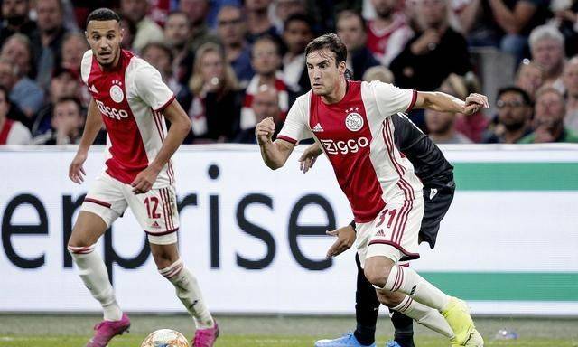 在足球比赛 在足球比赛